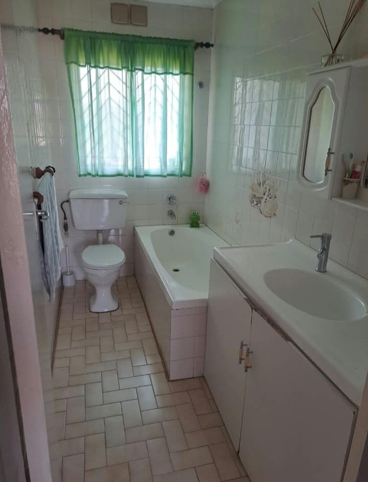5 Bedroom Property for Sale in Lenasia South Gauteng