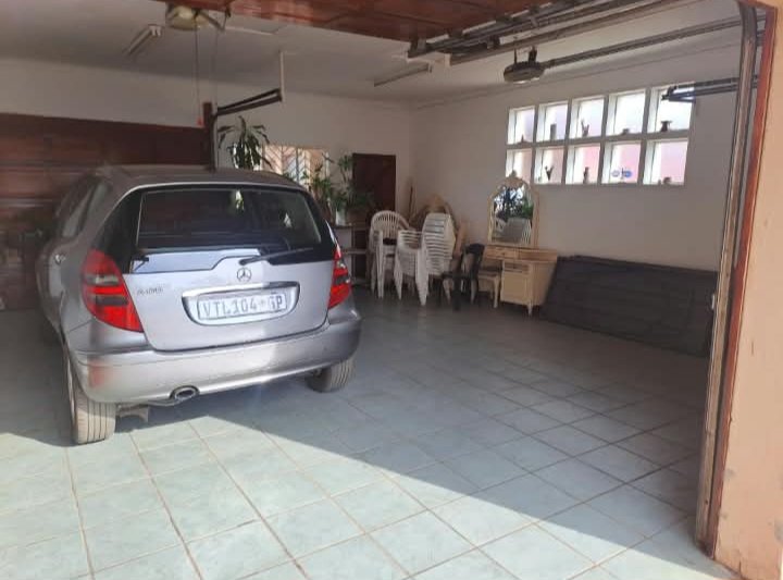 5 Bedroom Property for Sale in Lenasia South Gauteng