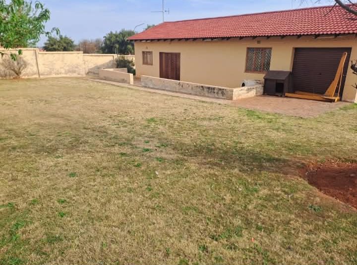 5 Bedroom Property for Sale in Lenasia South Gauteng