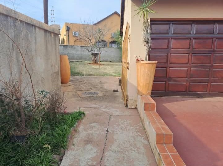5 Bedroom Property for Sale in Lenasia South Gauteng
