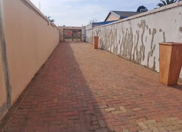 5 Bedroom Property for Sale in Lenasia South Gauteng