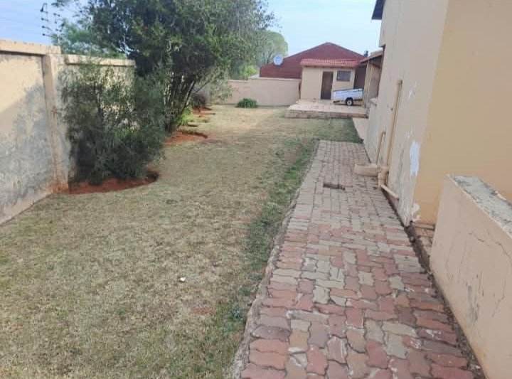 5 Bedroom Property for Sale in Lenasia South Gauteng