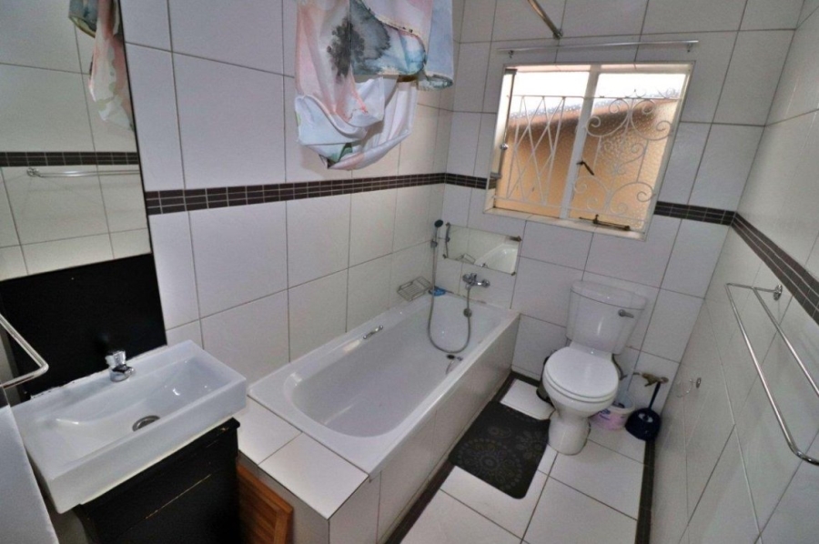 4 Bedroom Property for Sale in Dawnview Gauteng