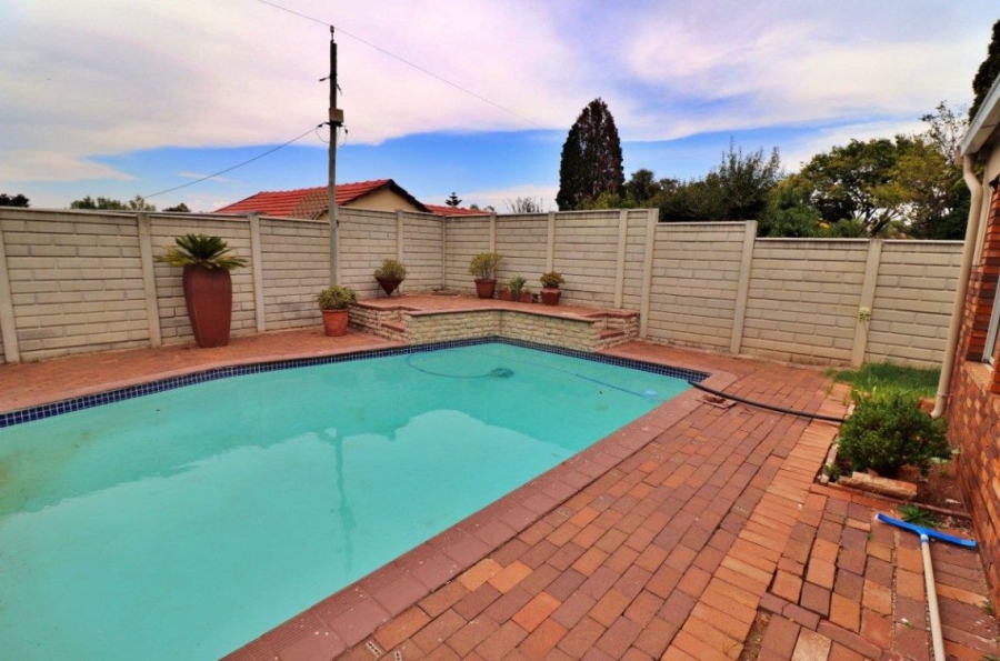 4 Bedroom Property for Sale in Dawnview Gauteng