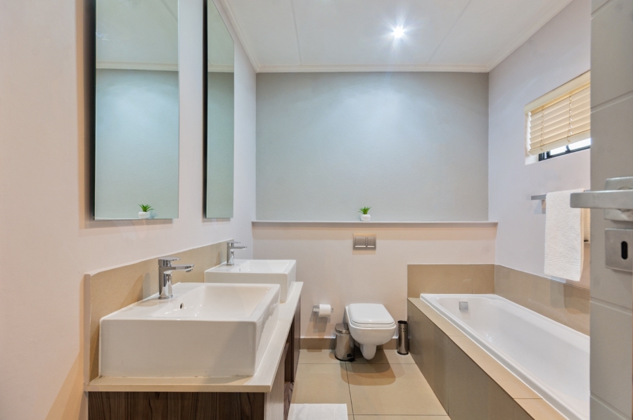 To Let 2 Bedroom Property for Rent in Morningside Manor Gauteng