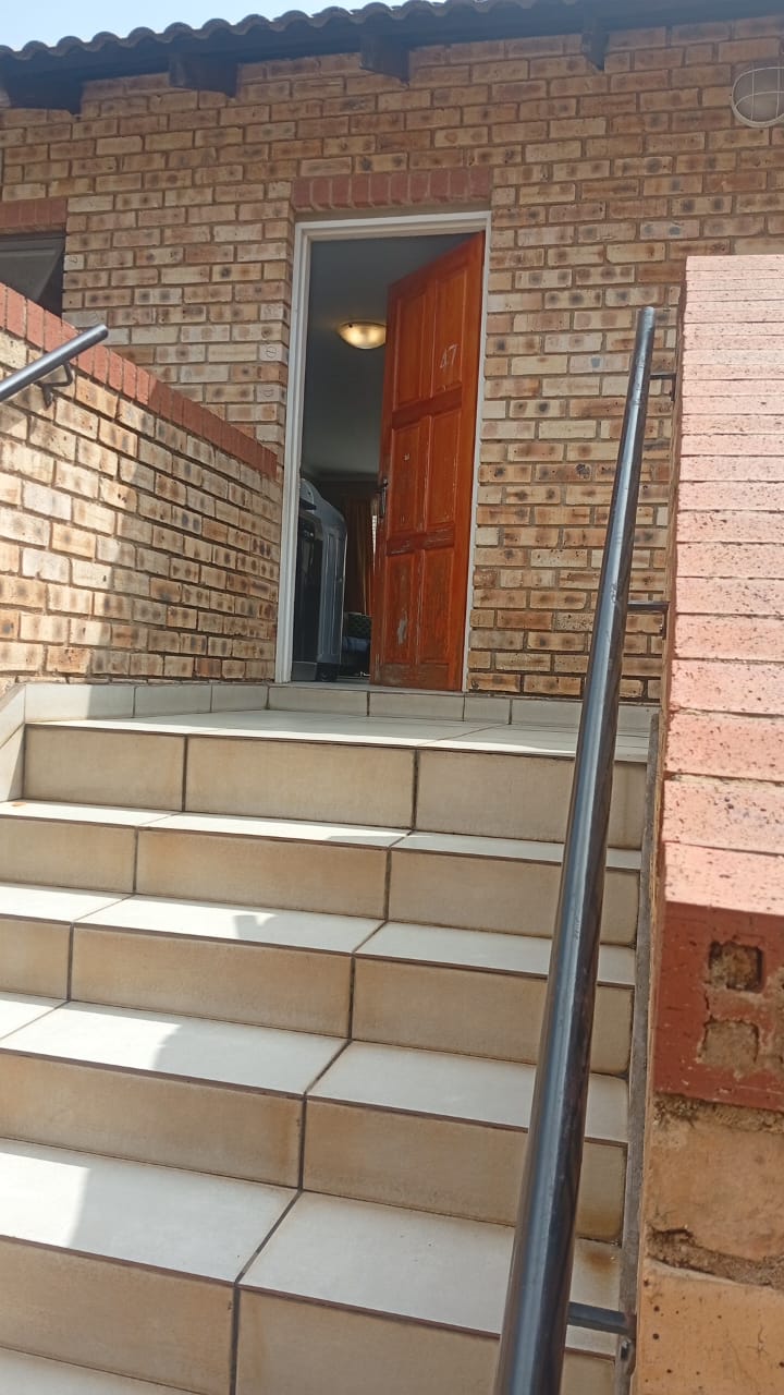 2 Bedroom Property for Sale in Goedeburg Gauteng