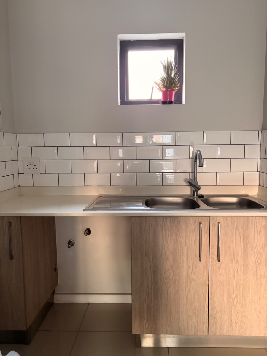 To Let 2 Bedroom Property for Rent in Halfway Gardens Gauteng