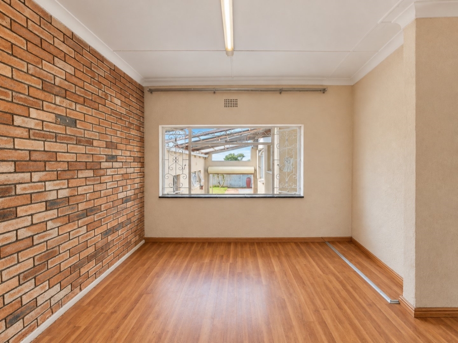 4 Bedroom Property for Sale in Dawnview Gauteng
