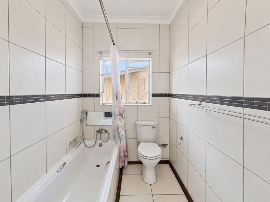 4 Bedroom Property for Sale in Dawnview Gauteng