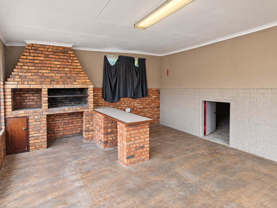 4 Bedroom Property for Sale in Dawnview Gauteng