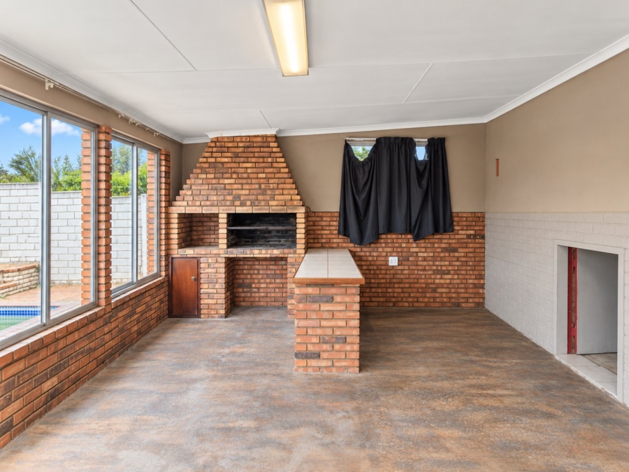 4 Bedroom Property for Sale in Dawnview Gauteng