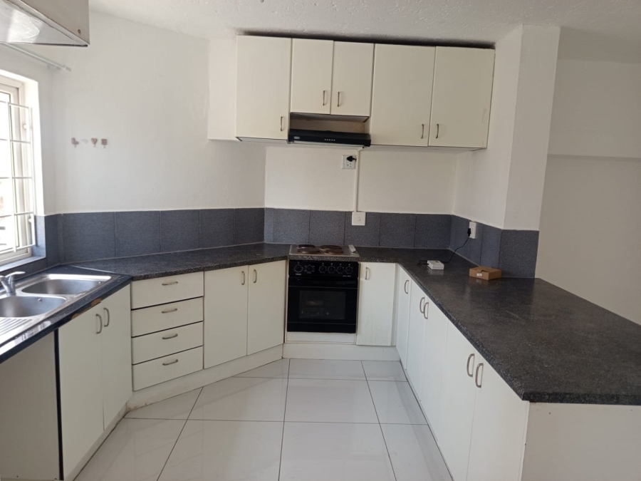 To Let 4 Bedroom Property for Rent in Halfway Gardens Gauteng