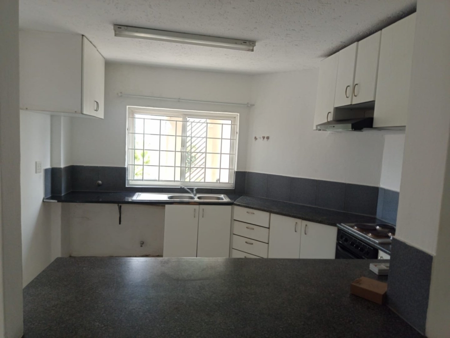 To Let 4 Bedroom Property for Rent in Halfway Gardens Gauteng