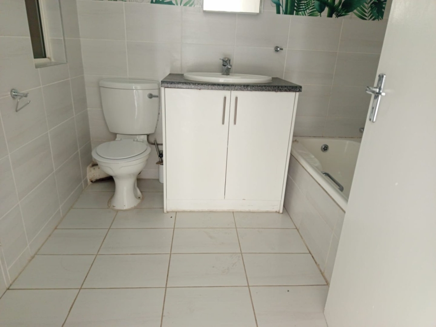To Let 4 Bedroom Property for Rent in Halfway Gardens Gauteng