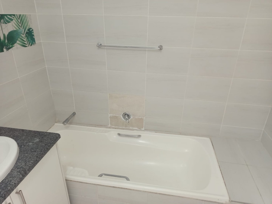 To Let 4 Bedroom Property for Rent in Halfway Gardens Gauteng