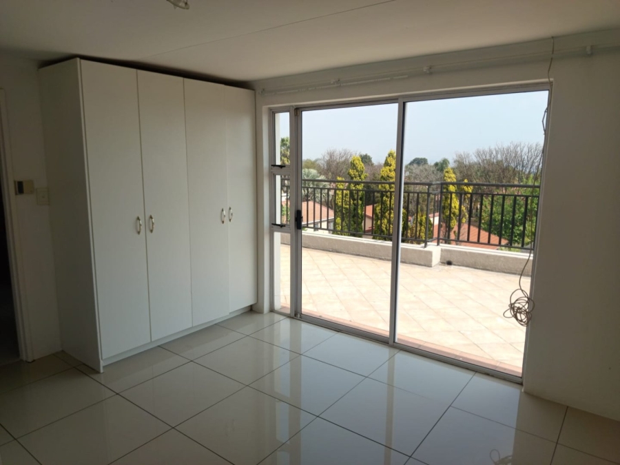 To Let 4 Bedroom Property for Rent in Halfway Gardens Gauteng