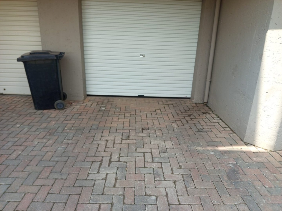 To Let 4 Bedroom Property for Rent in Halfway Gardens Gauteng