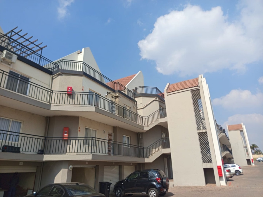 To Let 4 Bedroom Property for Rent in Halfway Gardens Gauteng