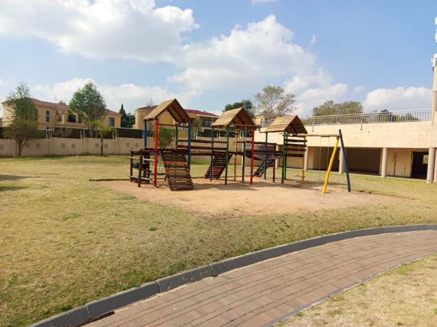 To Let 4 Bedroom Property for Rent in Halfway Gardens Gauteng