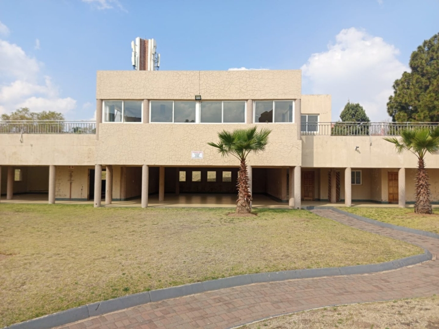 To Let 4 Bedroom Property for Rent in Halfway Gardens Gauteng