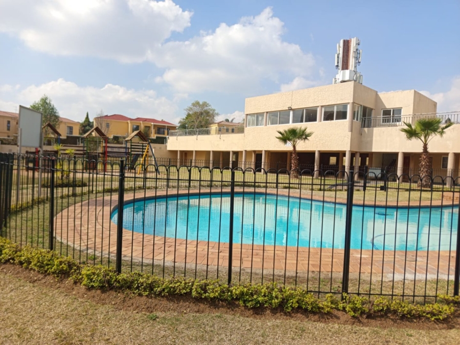 To Let 4 Bedroom Property for Rent in Halfway Gardens Gauteng