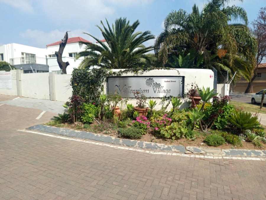 To Let 4 Bedroom Property for Rent in Halfway Gardens Gauteng