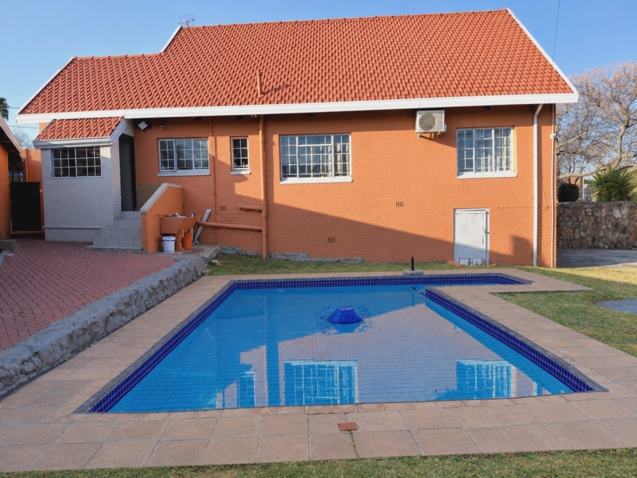 6 Bedroom Property for Sale in Mondeor Gauteng