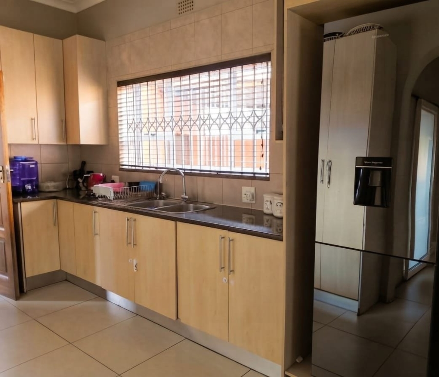 6 Bedroom Property for Sale in Mondeor Gauteng