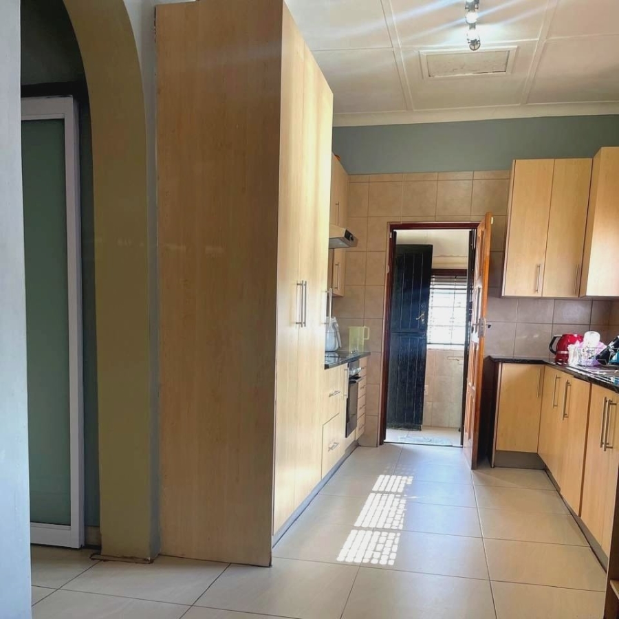 6 Bedroom Property for Sale in Mondeor Gauteng
