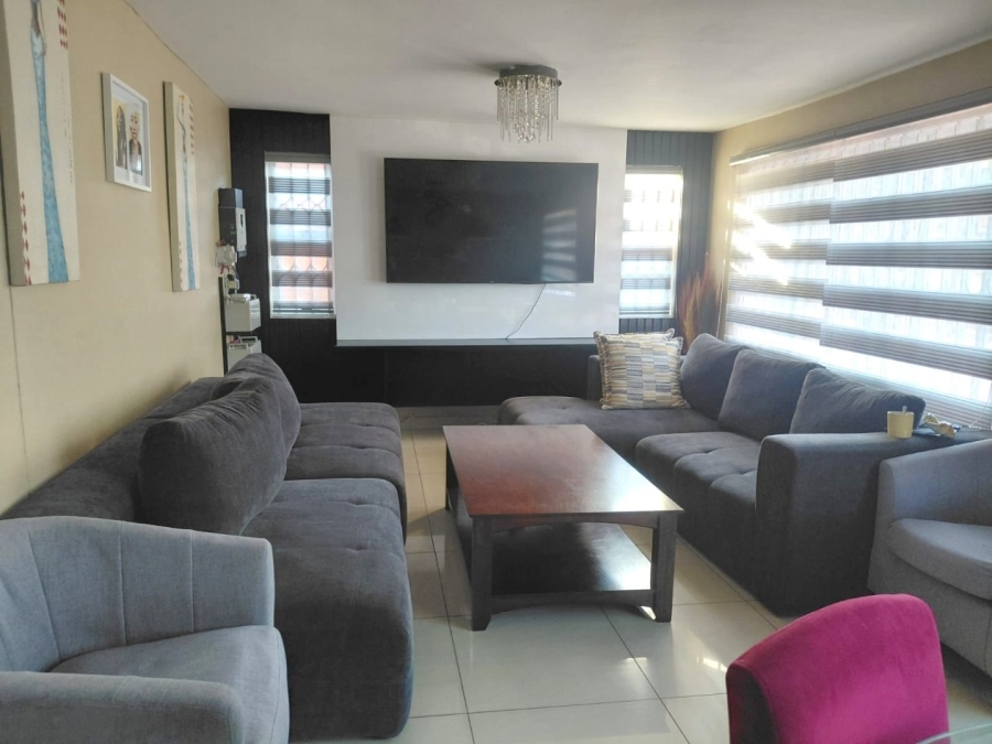 6 Bedroom Property for Sale in Mondeor Gauteng