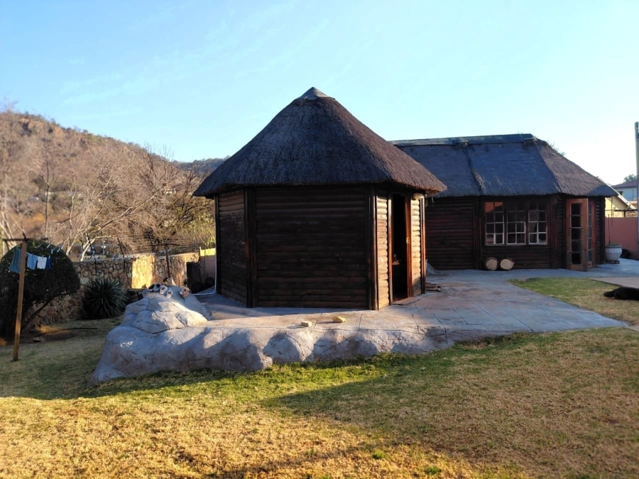 6 Bedroom Property for Sale in Mondeor Gauteng