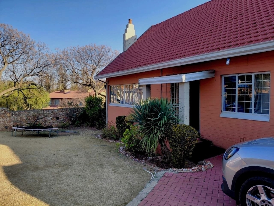 6 Bedroom Property for Sale in Mondeor Gauteng