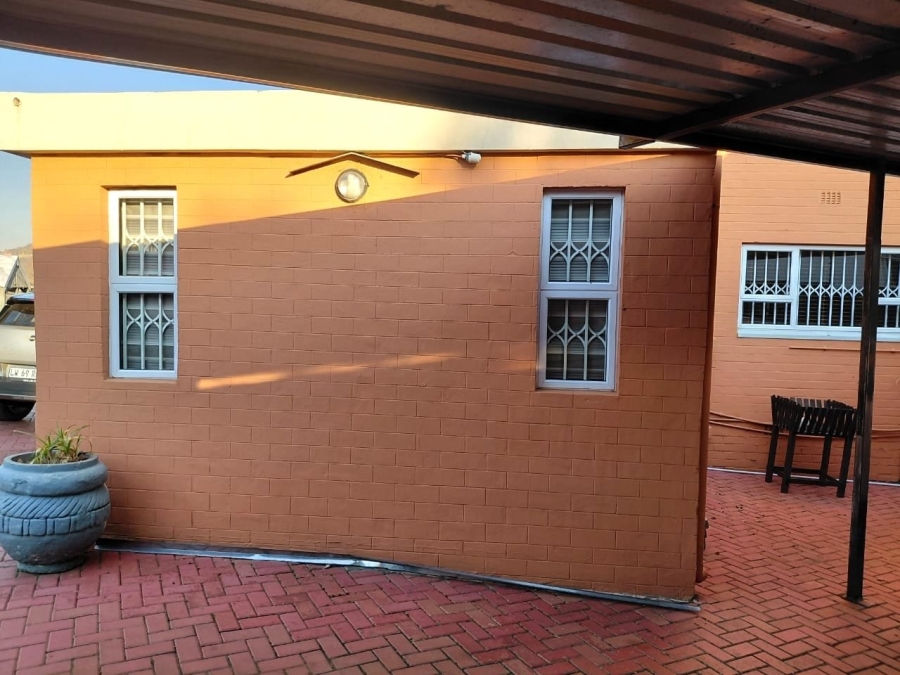 6 Bedroom Property for Sale in Mondeor Gauteng