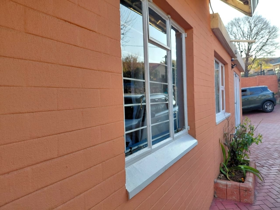 6 Bedroom Property for Sale in Mondeor Gauteng