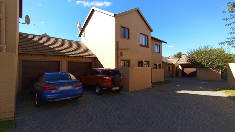 2 Bedroom Property for Sale in Carlswald Gauteng