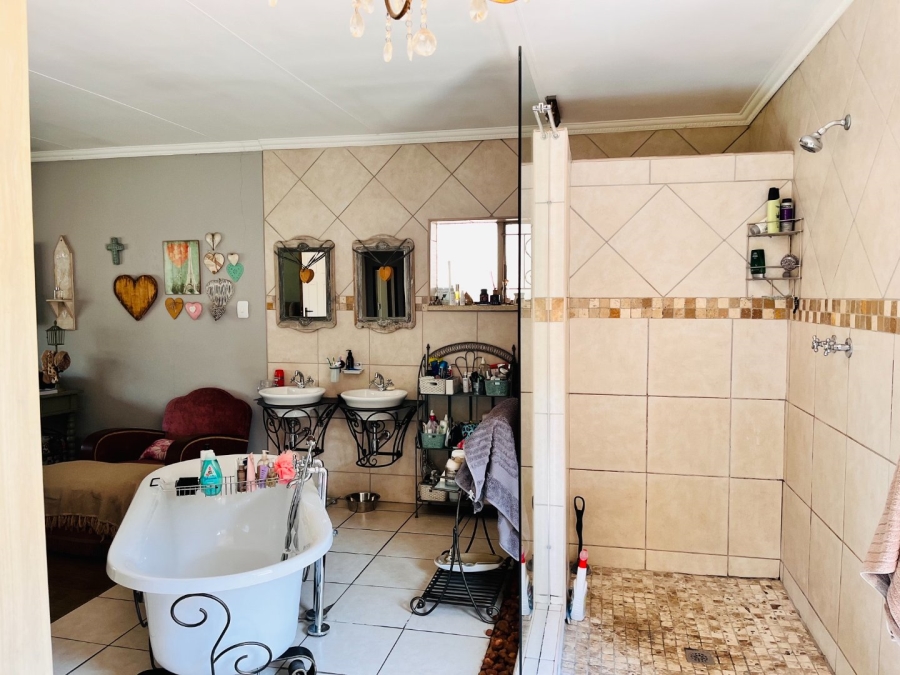 4 Bedroom Property for Sale in Allen Grove Gauteng