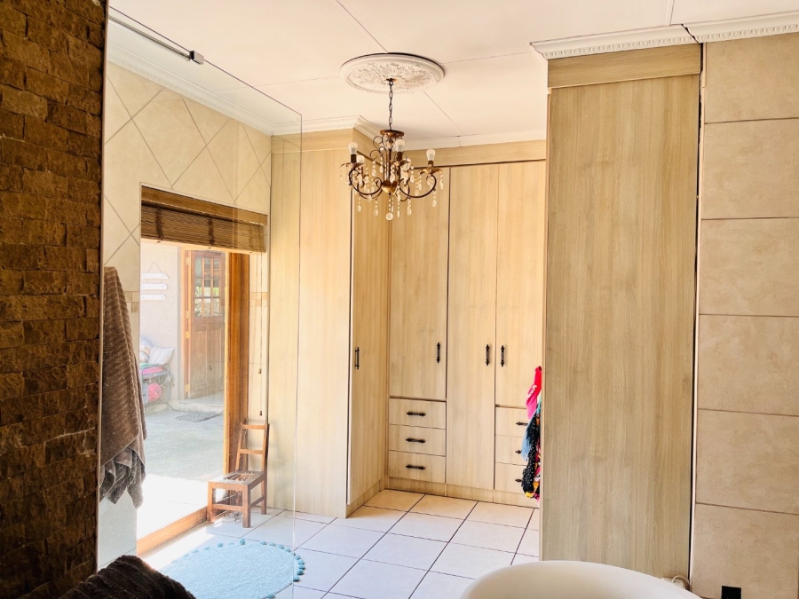 4 Bedroom Property for Sale in Allen Grove Gauteng