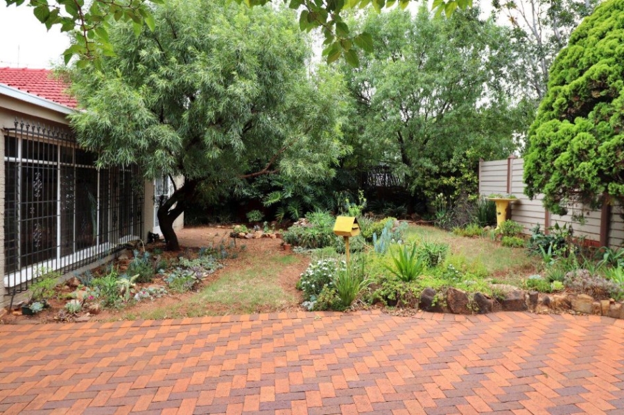 4 Bedroom Property for Sale in Dawnview Gauteng