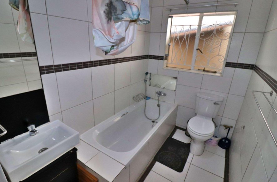 4 Bedroom Property for Sale in Dawnview Gauteng