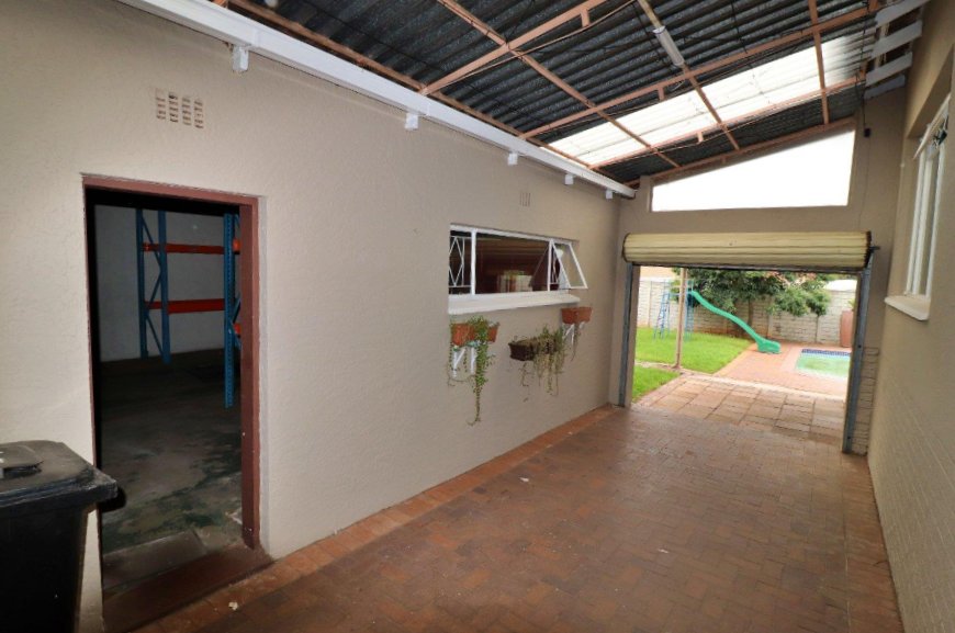 4 Bedroom Property for Sale in Dawnview Gauteng