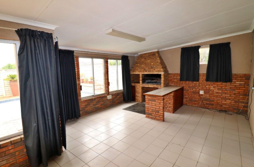 4 Bedroom Property for Sale in Dawnview Gauteng