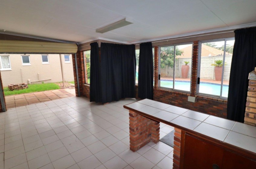 4 Bedroom Property for Sale in Dawnview Gauteng