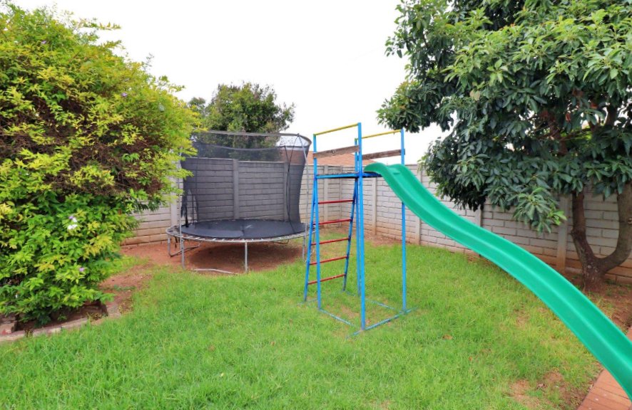 4 Bedroom Property for Sale in Dawnview Gauteng