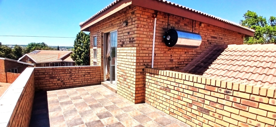 To Let 2 Bedroom Property for Rent in Heuweloord Gauteng
