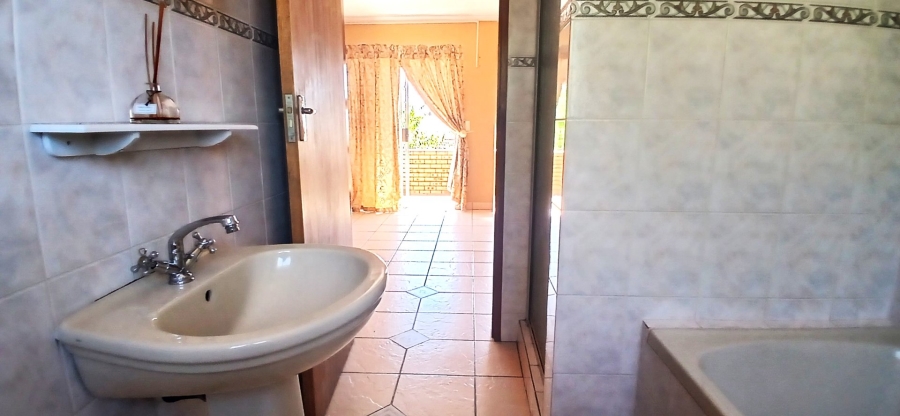To Let 2 Bedroom Property for Rent in Heuweloord Gauteng