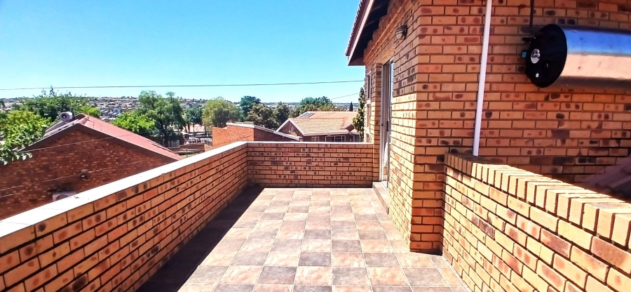 To Let 2 Bedroom Property for Rent in Heuweloord Gauteng