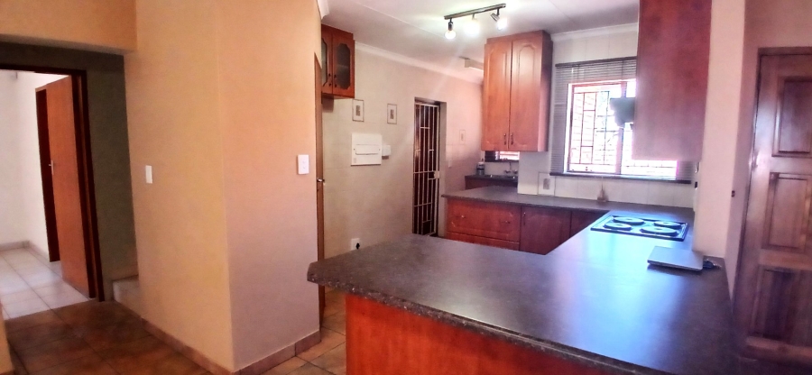 To Let 2 Bedroom Property for Rent in Heuweloord Gauteng