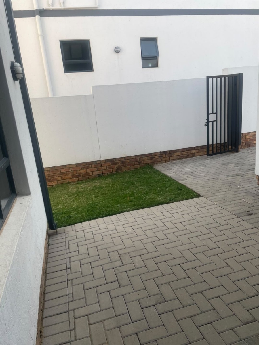 To Let 3 Bedroom Property for Rent in Glen Austin Gauteng
