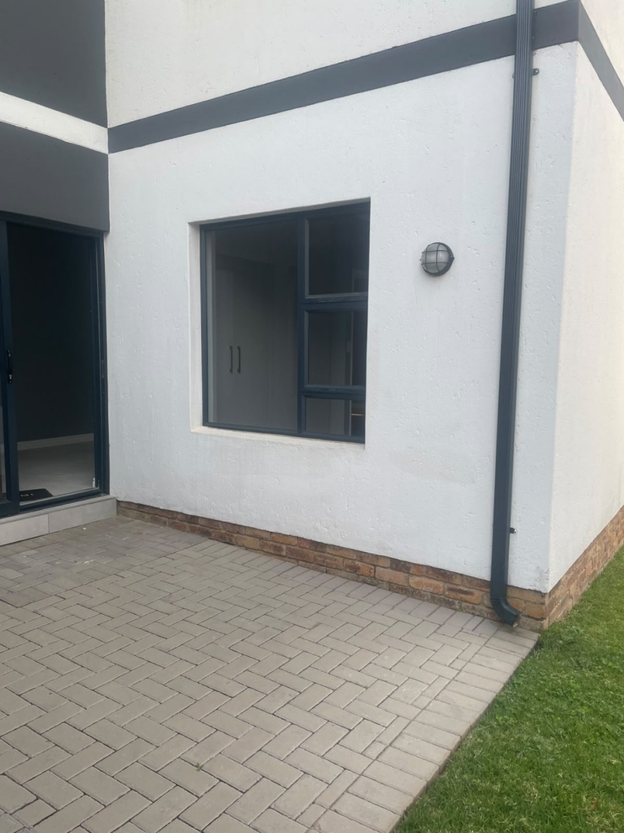 To Let 3 Bedroom Property for Rent in Glen Austin Gauteng