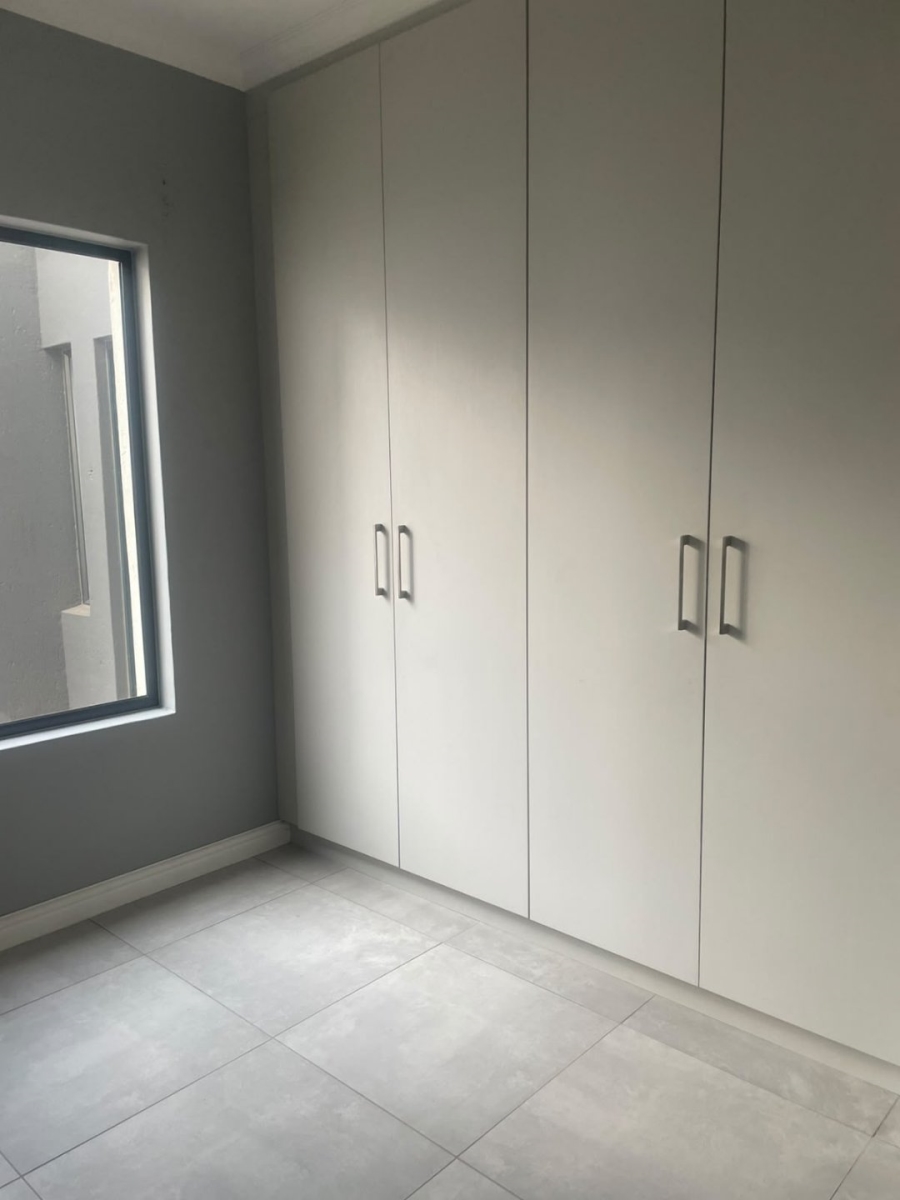 To Let 3 Bedroom Property for Rent in Glen Austin Gauteng